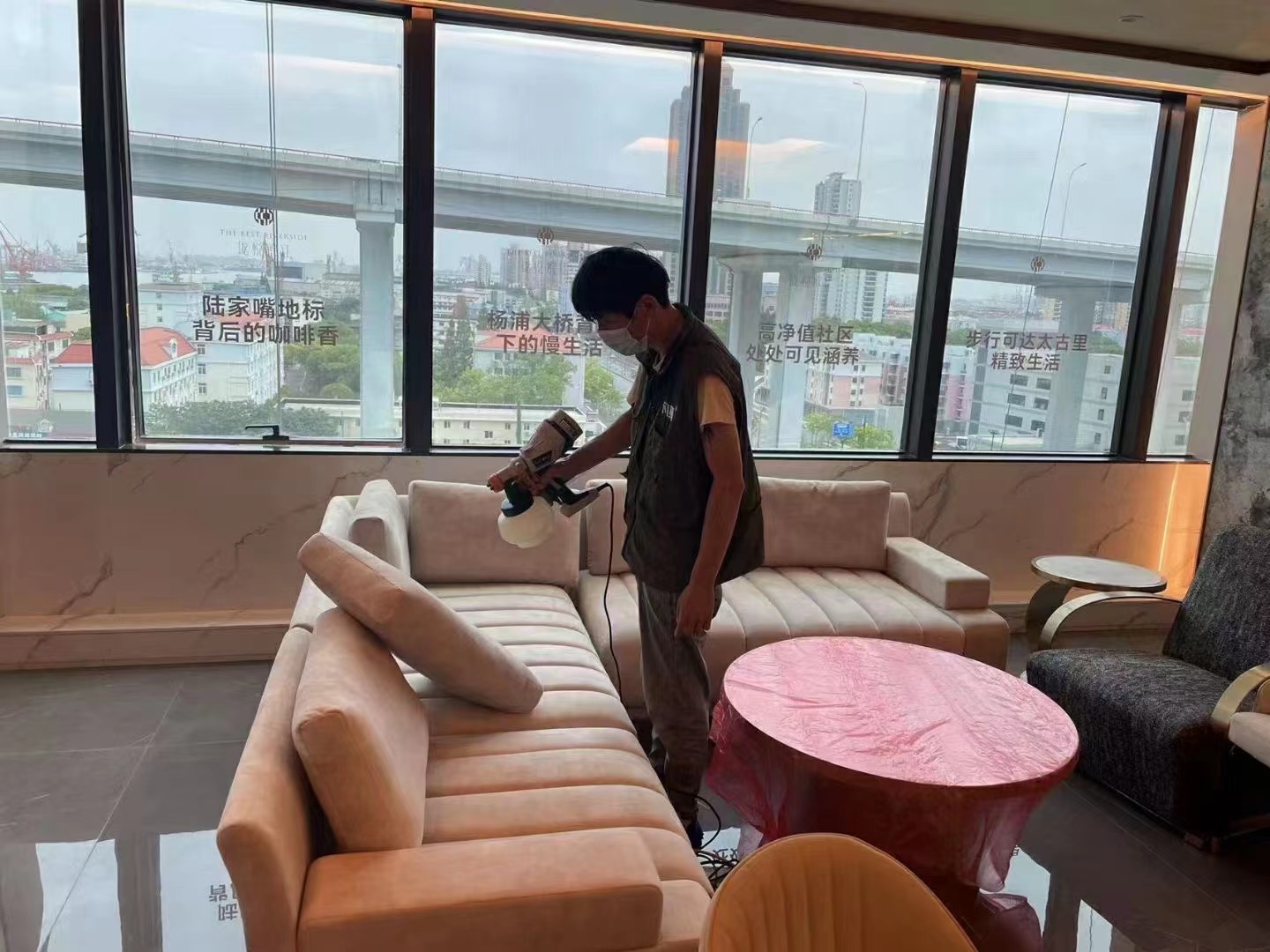 窗簾含有甲醛嘛？窗簾異味重是什么原因引起的